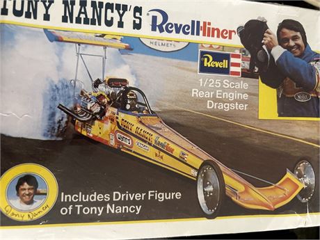 Tony, Nancy Model kit dragster (L)