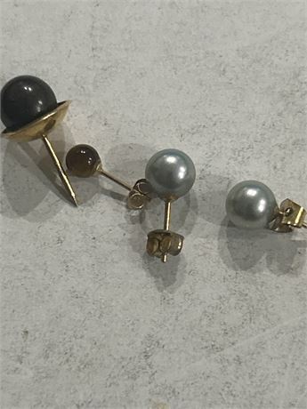 14 karat gold earrings  3.32 (L)