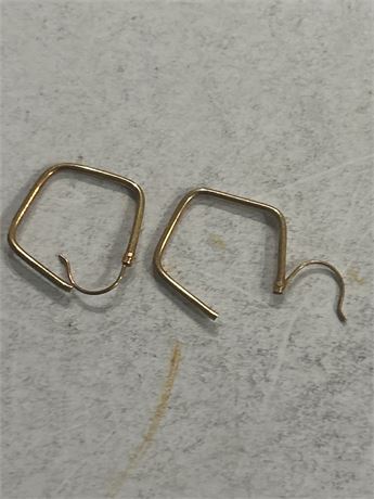 14 karat gold earrings 1.08 g (L)