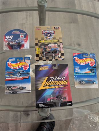 Lot of five blister pack carded Hot Wheels  (d)