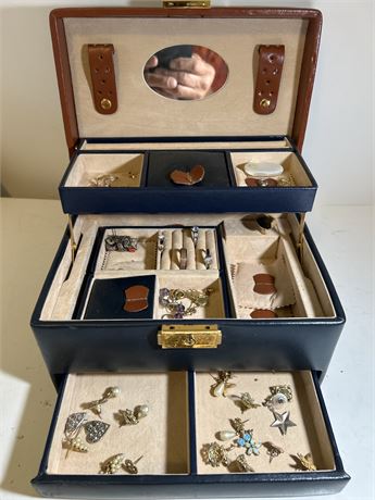 Leather jewelry box full of jewelry (L)