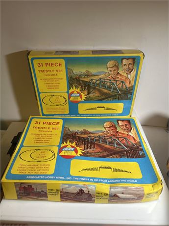 2 Vintage AHM - 31 Piece Trestle Set #5850 - HO Scale(L)
